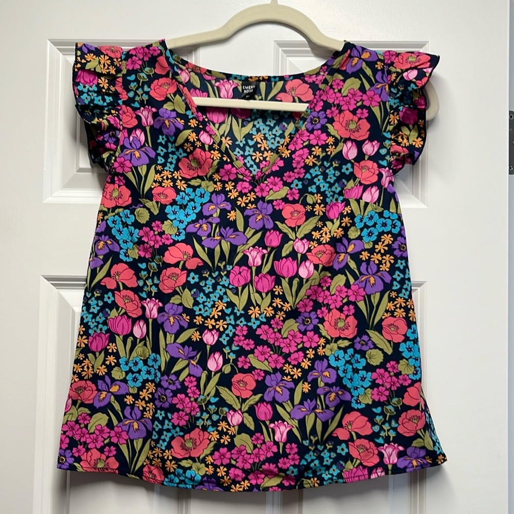Brand New Never Worn Size Small Floral Blouse